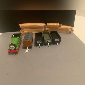 Thomas the Train-2006 Percy, Engine and Cars. 10 piece of track.